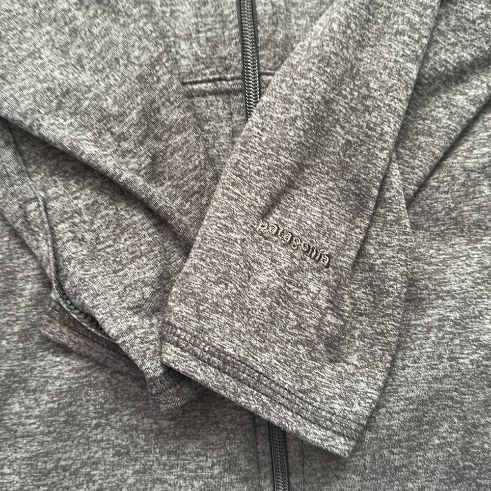 Patagonia women’s technical hoodie - Picture 2 of 5